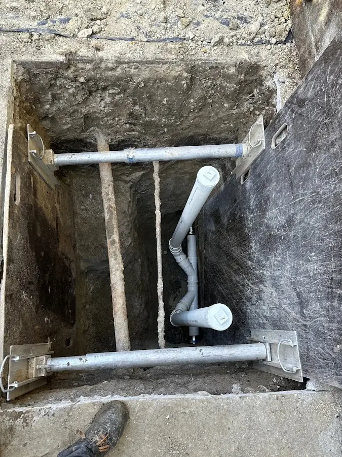 Experienced plumber completing Drain Cleaning work in Fort Myers